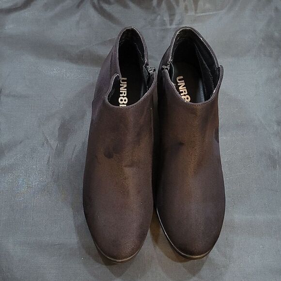 BRAND NEW UNR8ED SIDE ZIPPER +ROUND TOE ANKLE BOOTIE - Picture 4 of 15